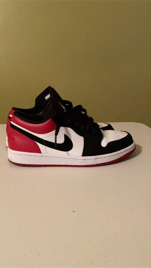 Air Jordan 1 Low Black Toe