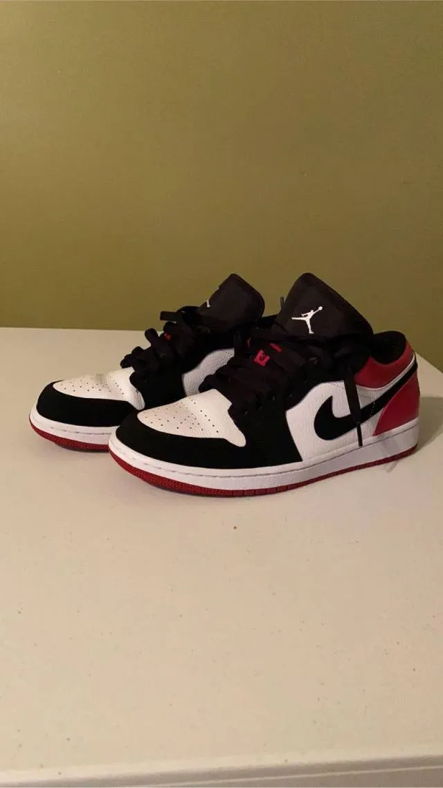 Air Jordan 1 Low Black Toe