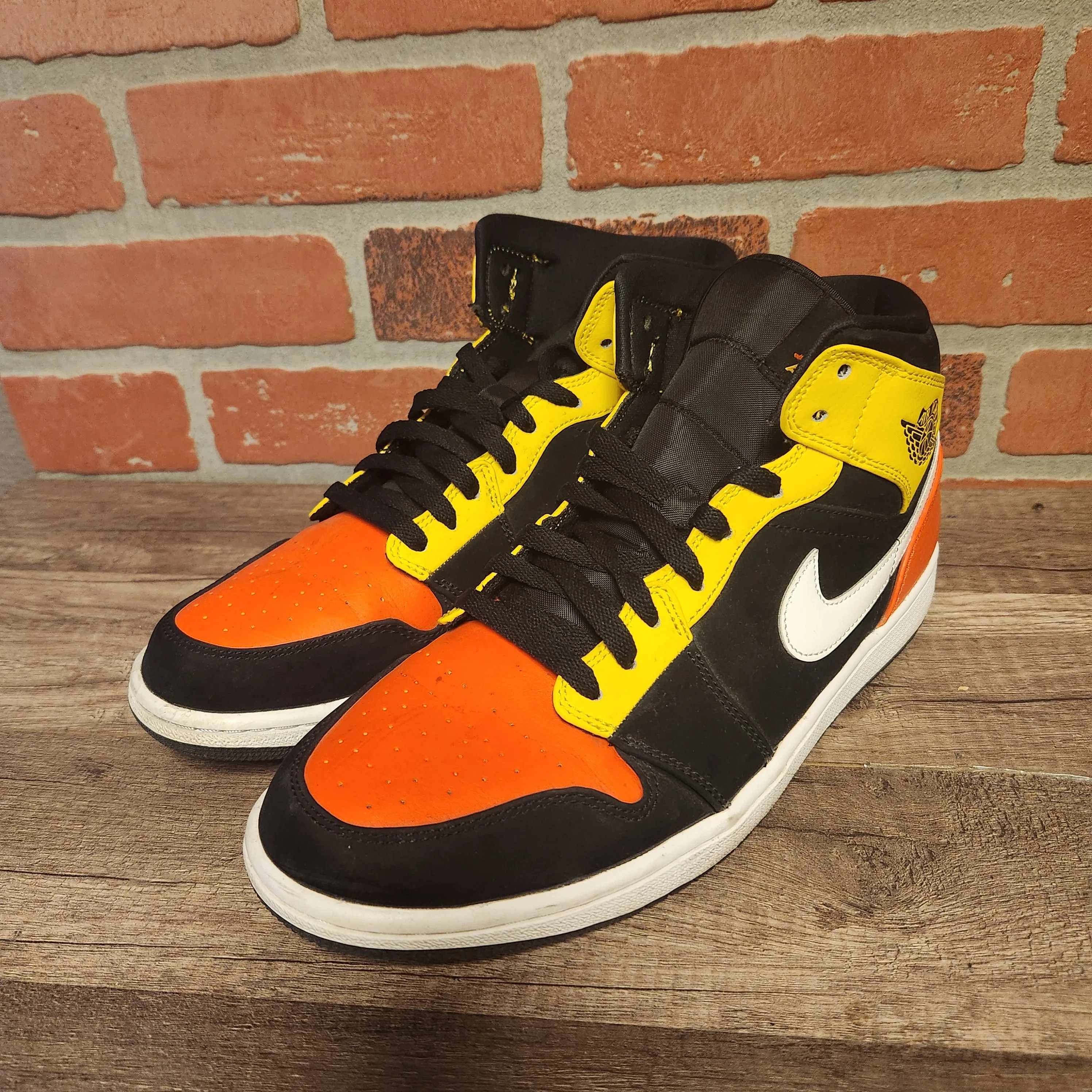 Air Jordan 1 Mid Amarillo