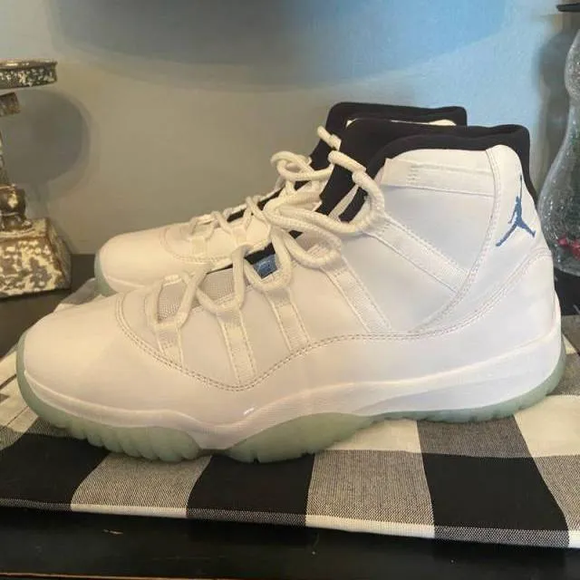 Air Jordan 11 GS Legend Blue