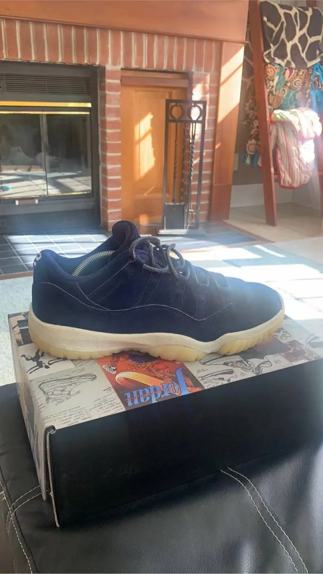 Air Jordan 11 Low RE2PECT