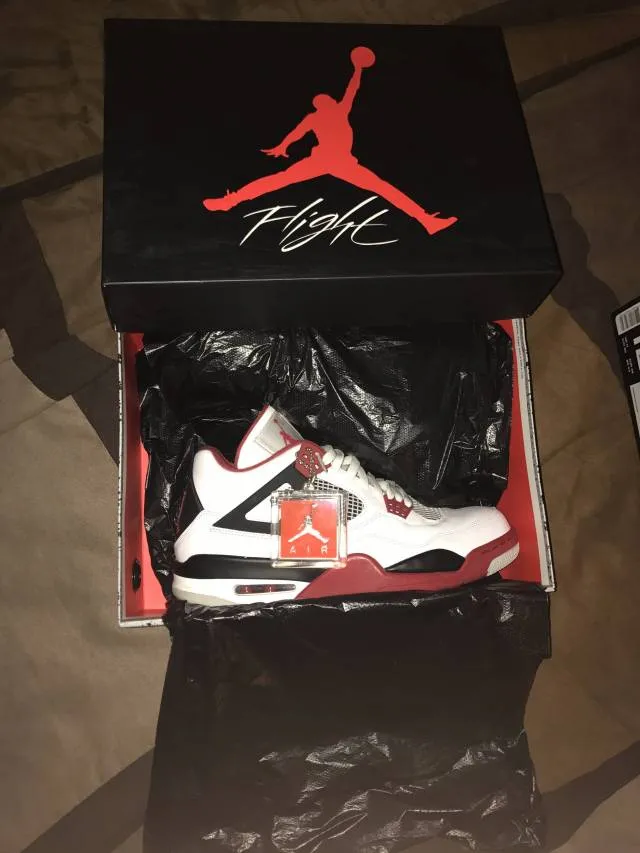 Air Jordan 4 Fire Red