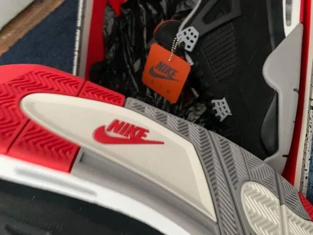 Air Jordan 4 OG Bred 2019