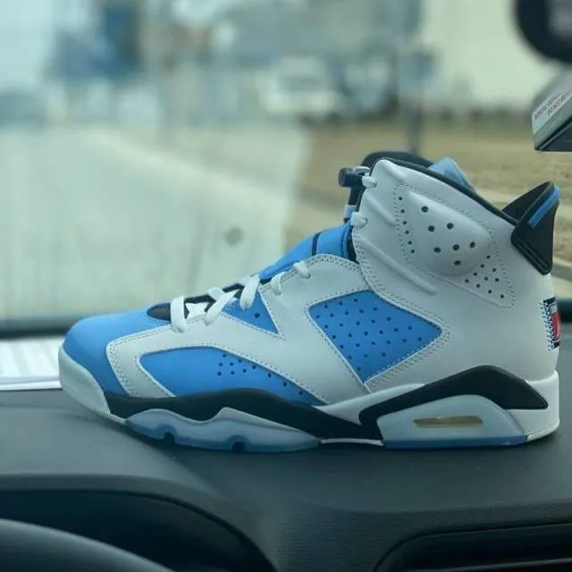 Air Jordan 6 UNC White