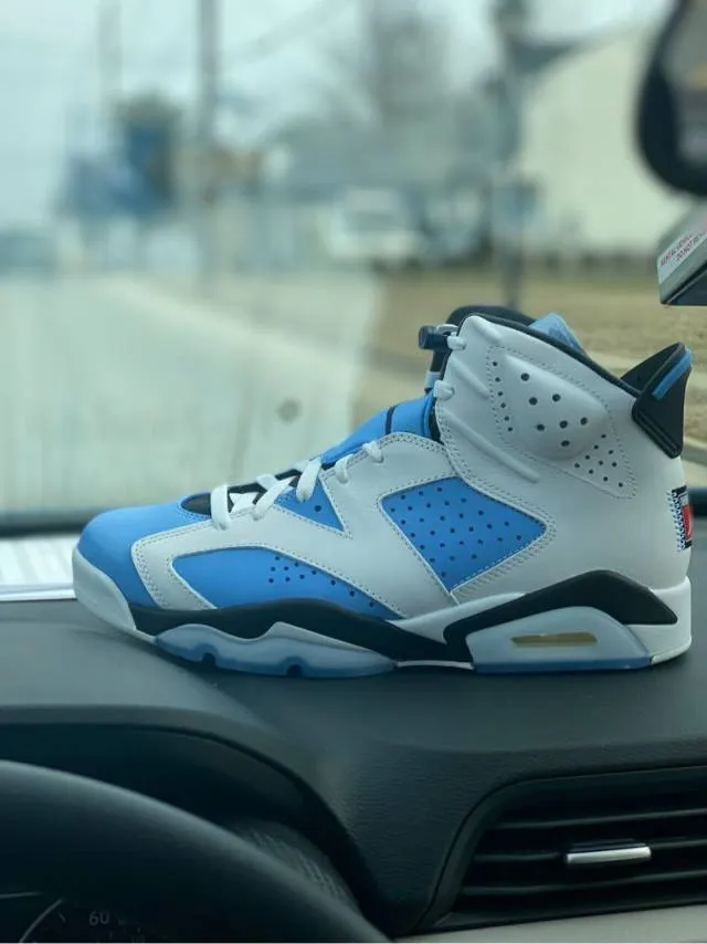 Air Jordan 6 UNC White