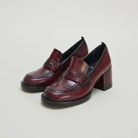 College loafers with heels in burgundy glazed leather