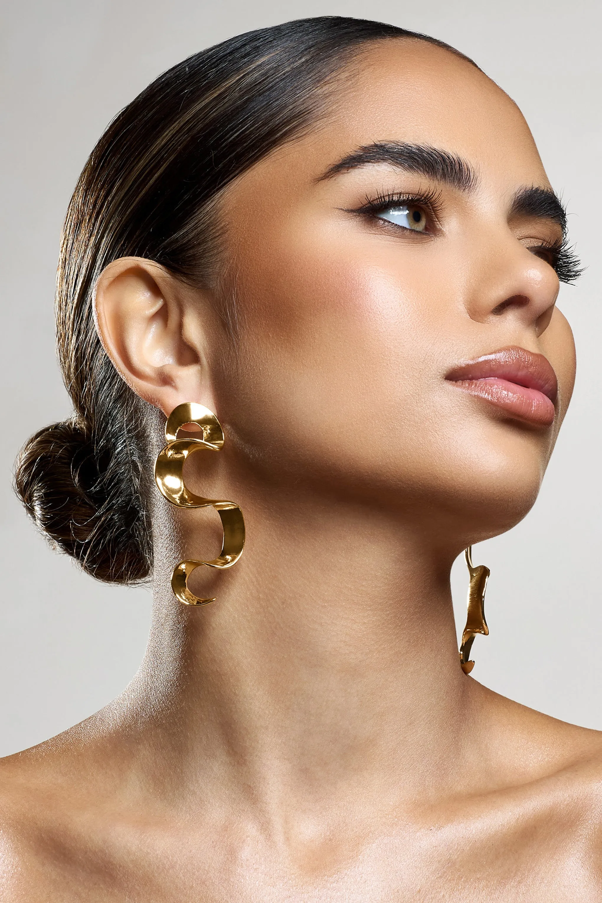 Outline | Gold Twisted Dangle Earrings