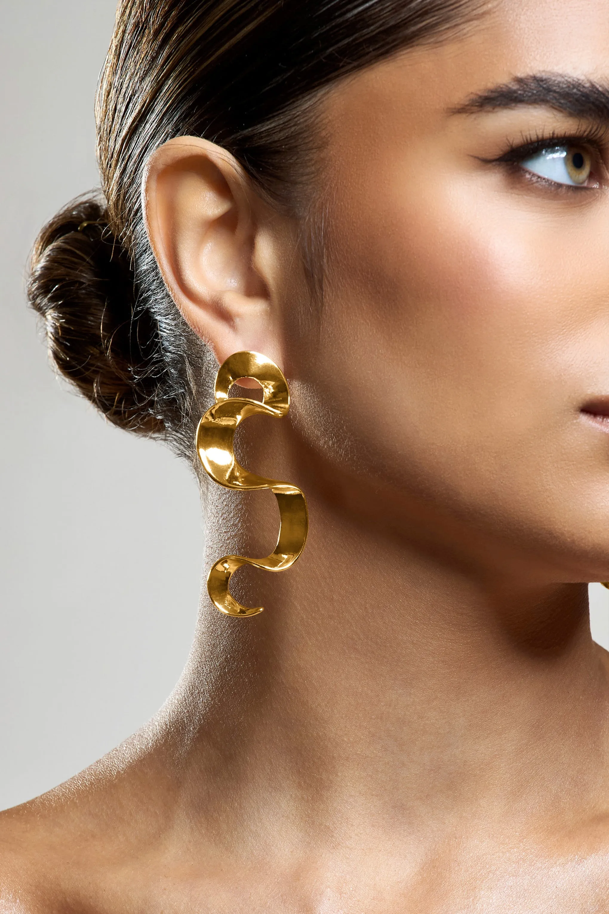 Outline | Gold Twisted Dangle Earrings