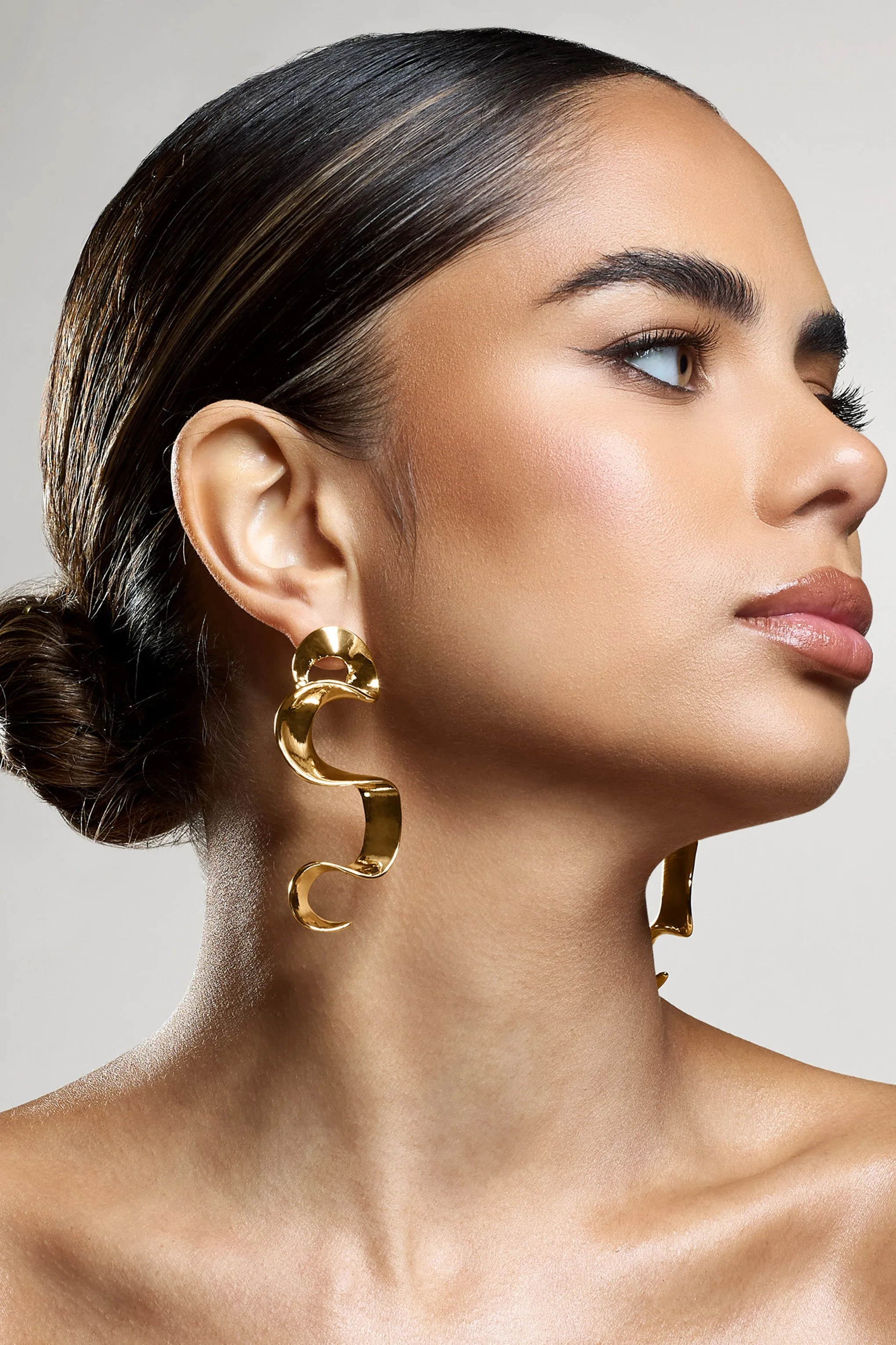 Outline | Gold Twisted Dangle Earrings