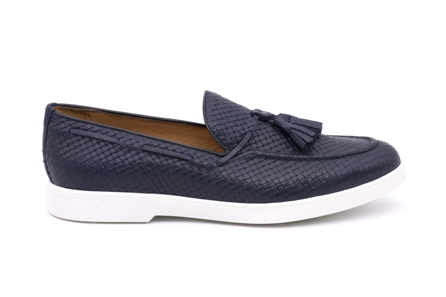 Woven loafer with tassels